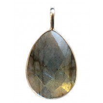 Pendentif Labradorite Forme ovale Pierre facettée sertie