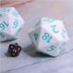 Dé 20 Titan 55mm Blanc et Turquoise